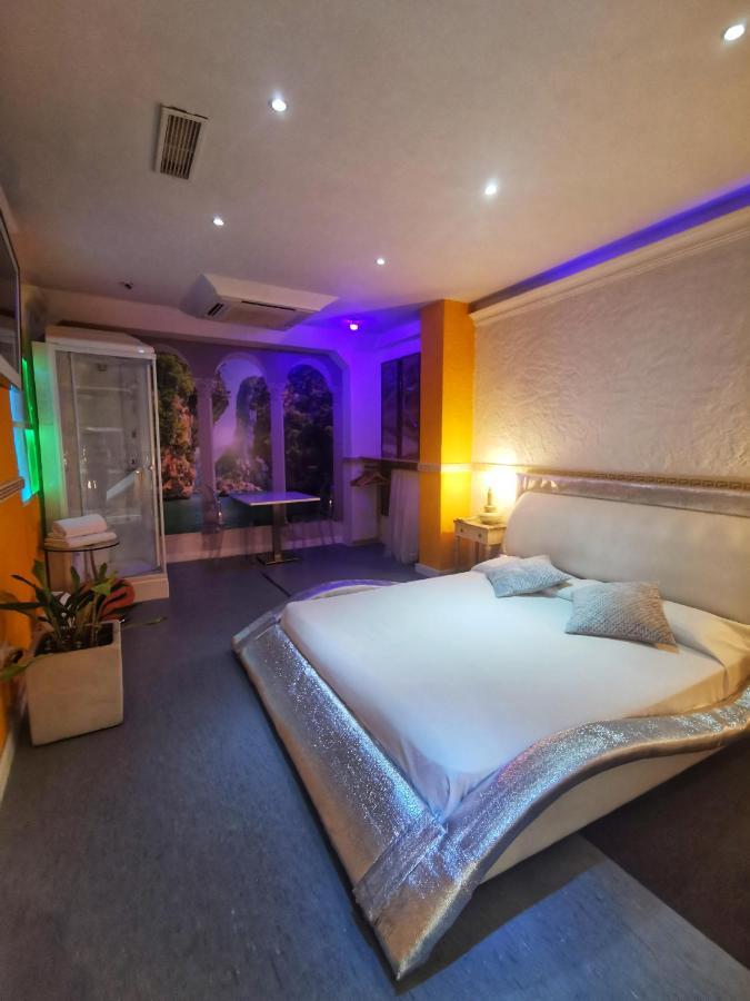 Tu Mansion Guest House นาวาลการ์เนโณ ภายนอก รูปภาพ