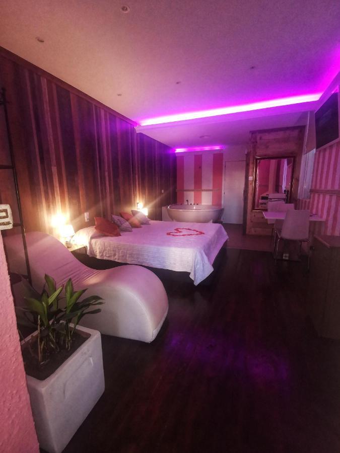 Tu Mansion Guest House นาวาลการ์เนโณ ภายนอก รูปภาพ