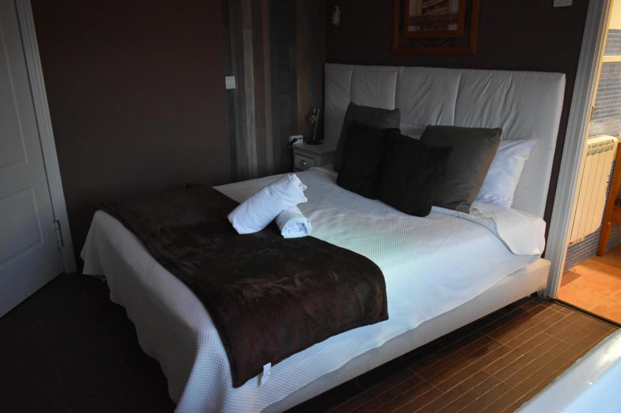 Tu Mansion Guest House นาวาลการ์เนโณ ภายนอก รูปภาพ