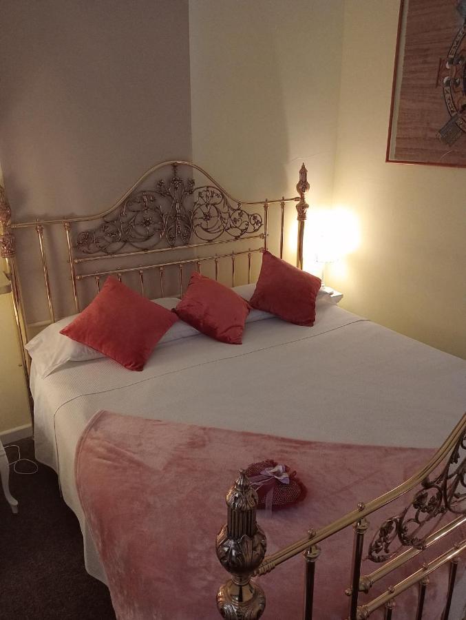 Tu Mansion Guest House นาวาลการ์เนโณ ภายนอก รูปภาพ